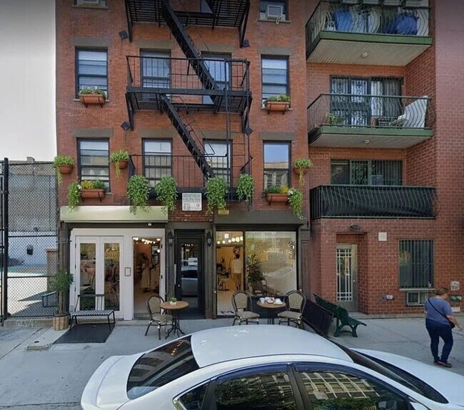 Foto del edificio - 124 Ridge St