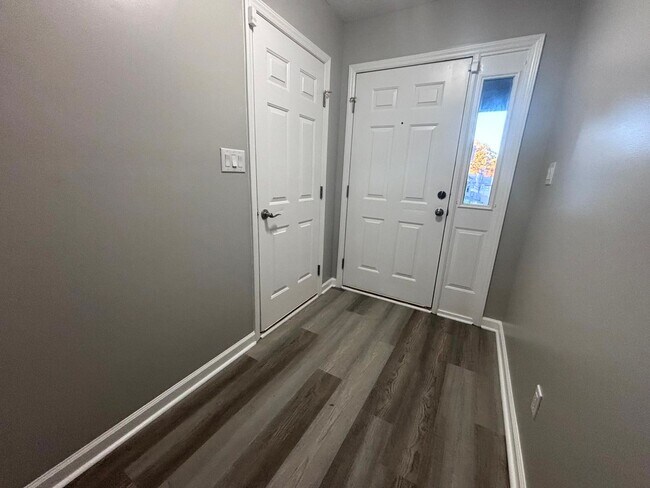 Building Photo - 2585 Gotts Ln