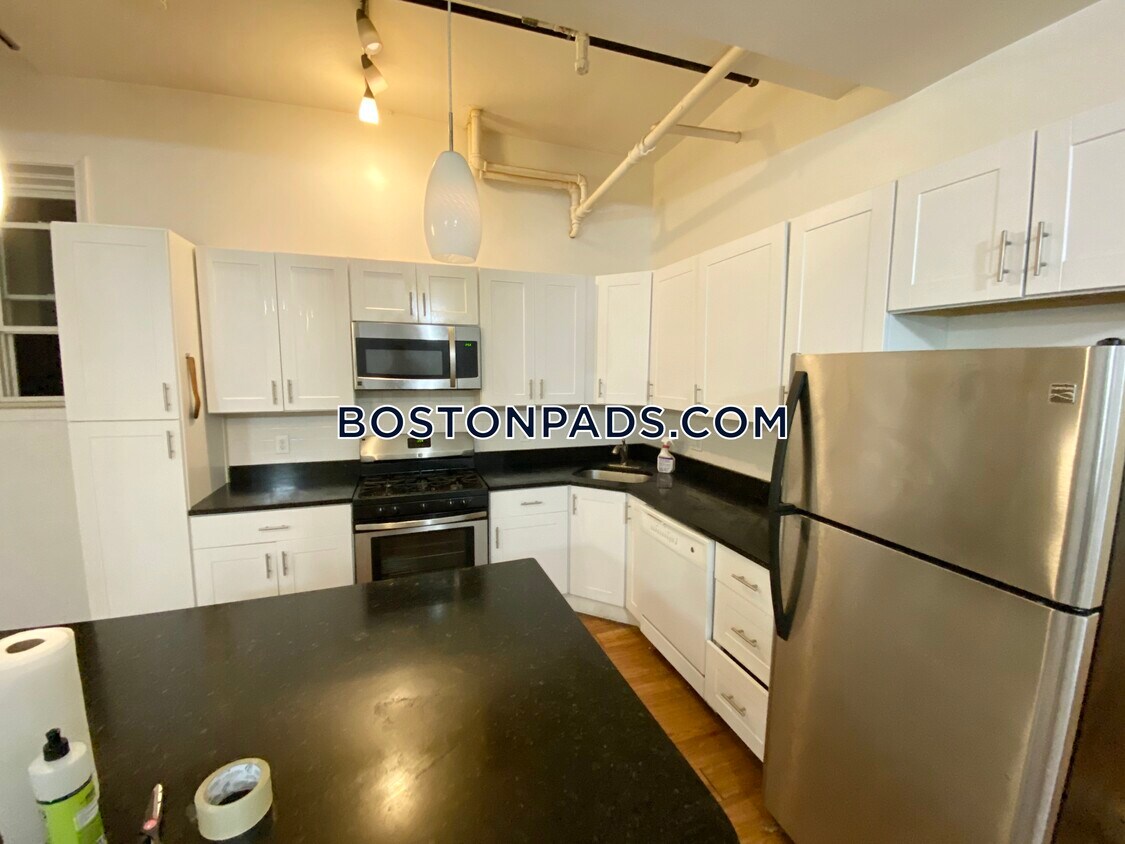 Primary Photo - 26 Hemenway St