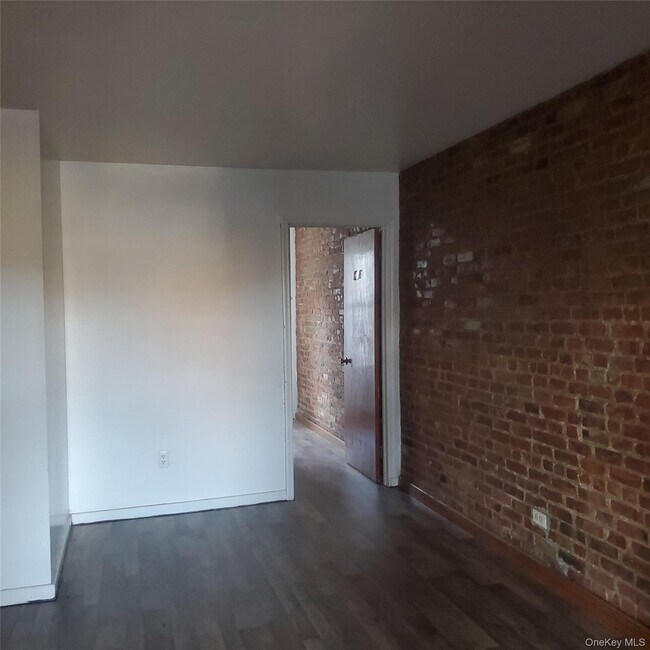 Foto del edificio - 8 Main St