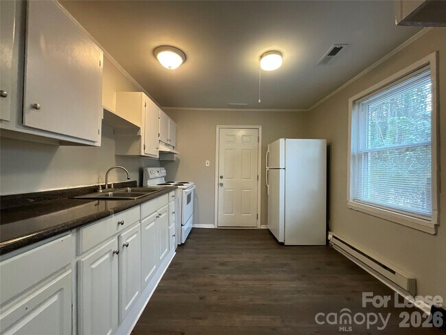 Foto del edificio - 1742 Academy St