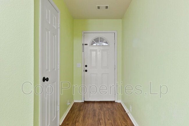 Building Photo - 5132 Columbia Dr
