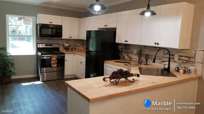 Foto del edificio - 3 br, 2 bath Townhome - 501 NW 6th St