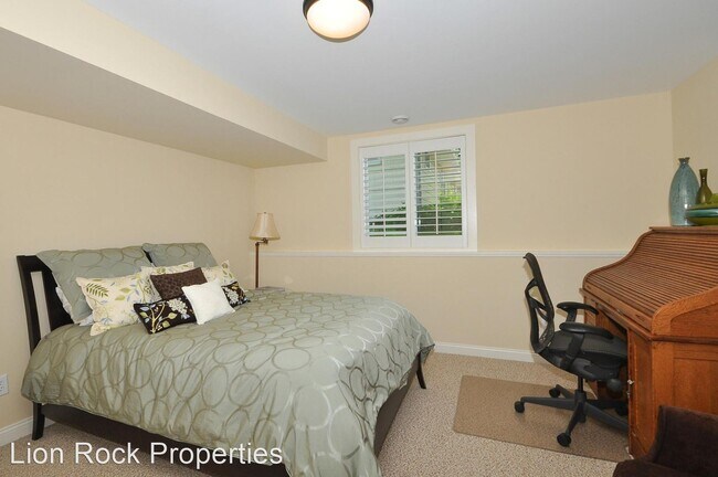 Foto del edificio - 4 br, 3 bath House - 5924 Zenith Ave. S.