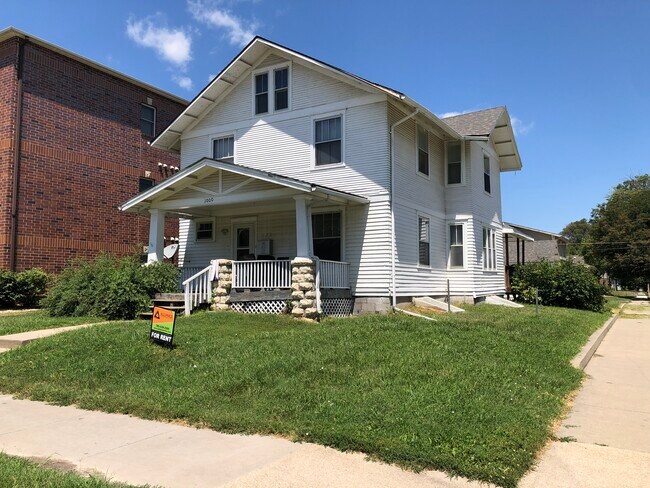 Building Photo - 1000 Bluemont Ave