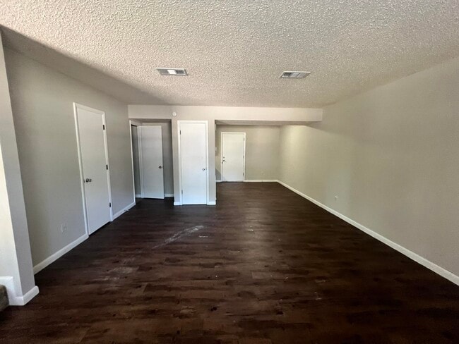 Building Photo - 2406 Ramblewood Ct