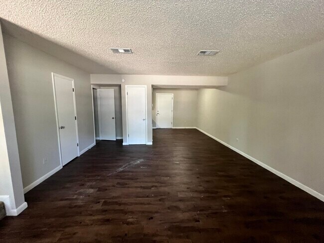 Foto del edificio - 2406 Ramblewood Ct