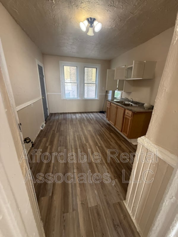 Building Photo - 107 W Kassner Pl