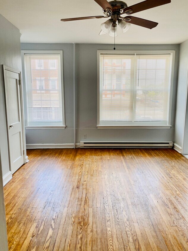 Foto del interior - 114 E Main St