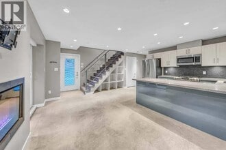 Building Photo - 439 W 3rd Ave