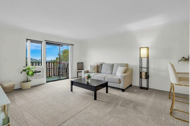 Building Photo - 6924 Hyde Park Dr