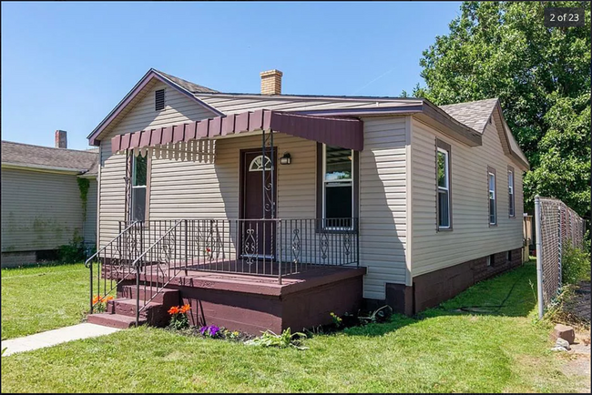 Building Photo - 406 N Elm St