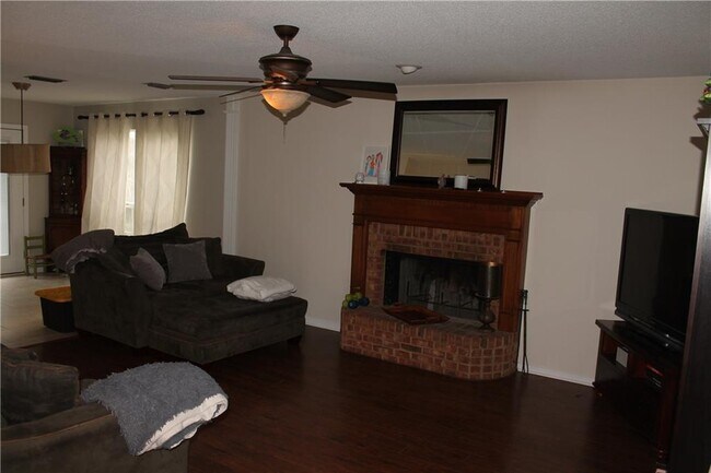 Building Photo - 6509 Bienville Ct