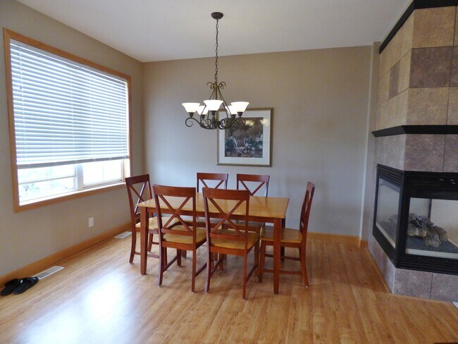 Foto del edificio - 3 bedroom town home