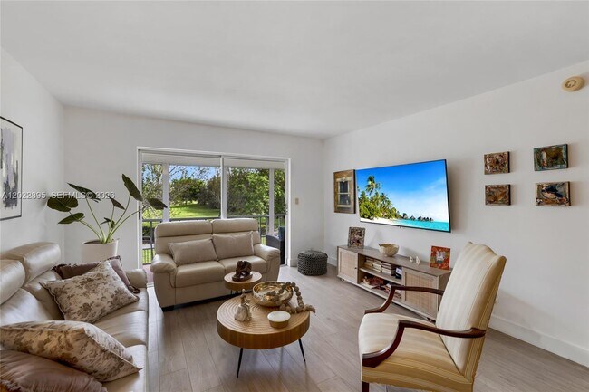 Foto del edificio - 950 Hillcrest Dr