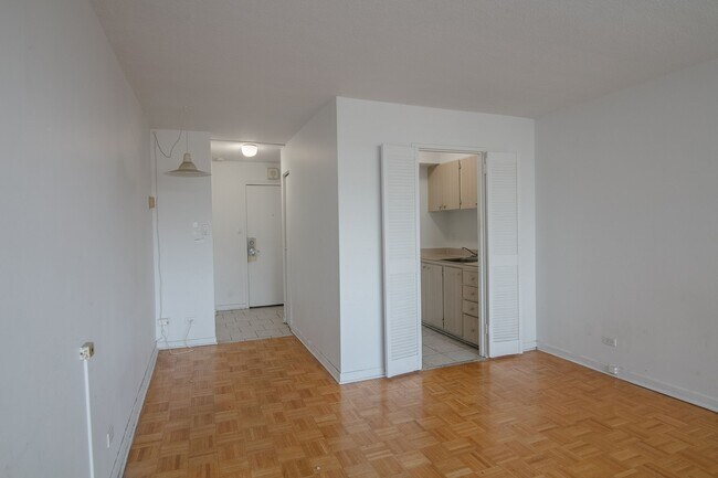 Building Photo - 1975 Maisonneuve Blvd W