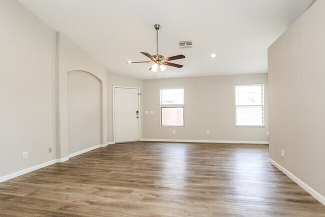 Foto del edificio - 10906 W Cambridge Ave