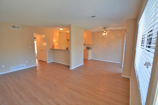 Building Photo - Baywind Apartment Homes