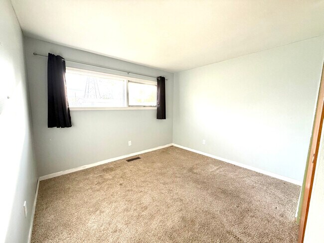 Foto del edificio - 2626 Corvalis Ave