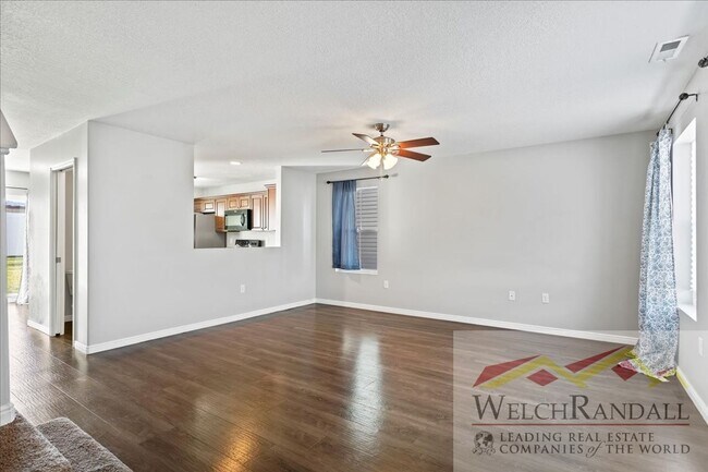 Building Photo - Beautiful Townhome in Sunset