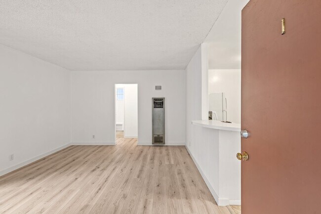 Foto del edificio - 826 S Grand View St