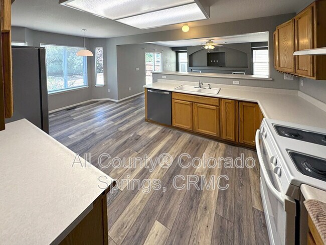 Building Photo - 5859 Instone Cir