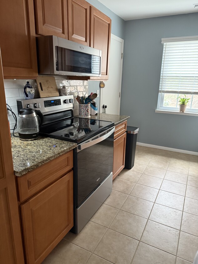 Granite countertops - 32 Village Walk