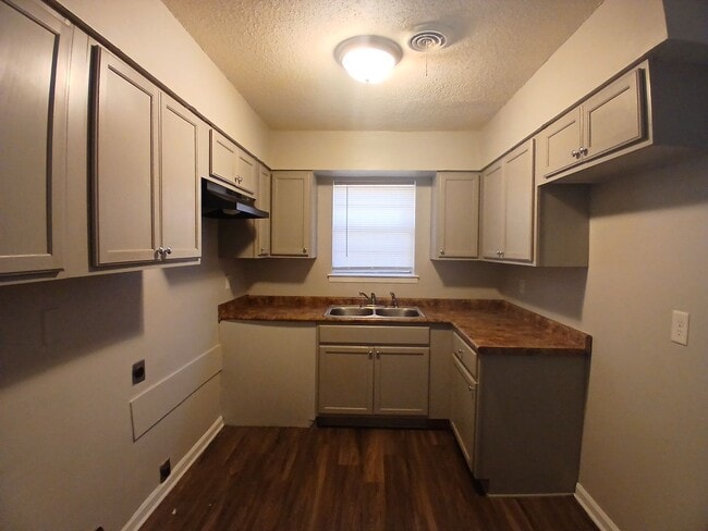 Foto del edificio - Cozy 3 bedroom 1 bath home - Open To Secti...