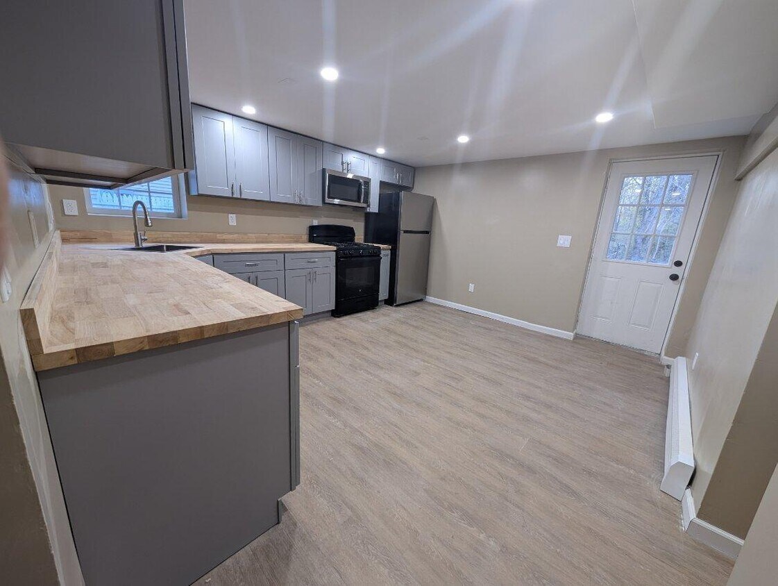 Foto principal - 145 Lewis Ln