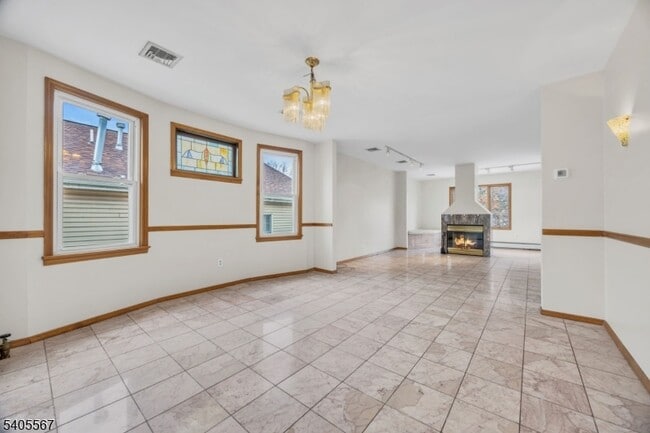 Foto del edificio - 128 E Colfax Ave