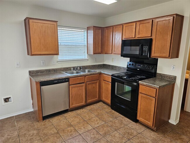 Building Photo - 533 Starling Creek