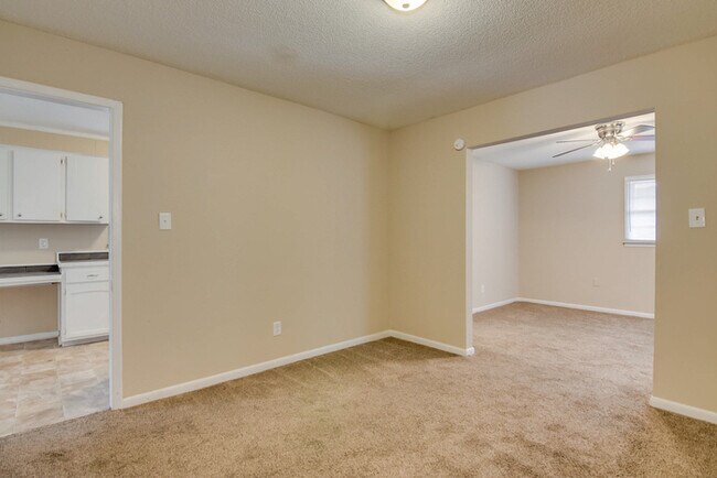 Foto del edificio - Beautiful one story home close to 520