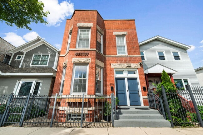 Building Photo - 512 W 37th St
