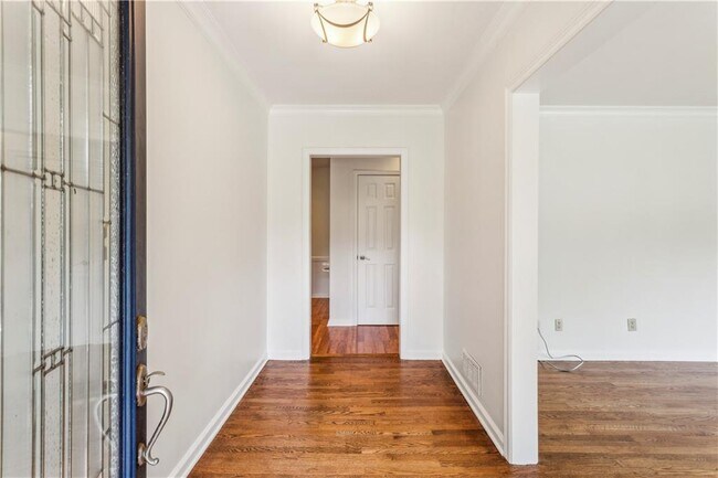 Building Photo - 3292 Ferncliff Pl NE