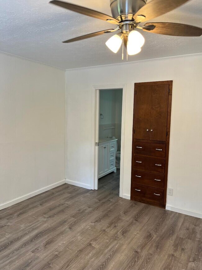 Building Photo - 1150 West Blue Ridge-Condo with All Utilit...