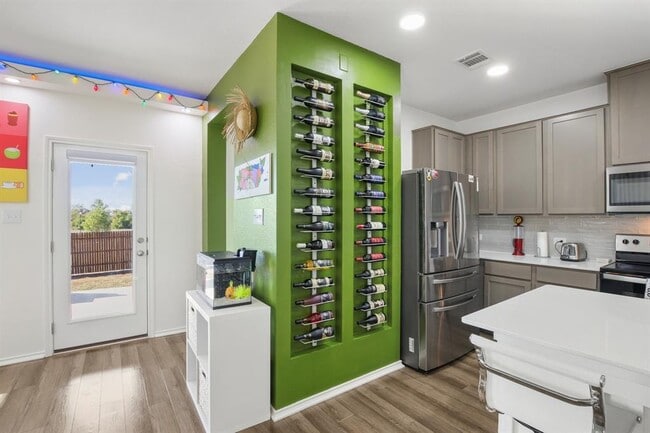 Building Photo - 102 Whitney Dr