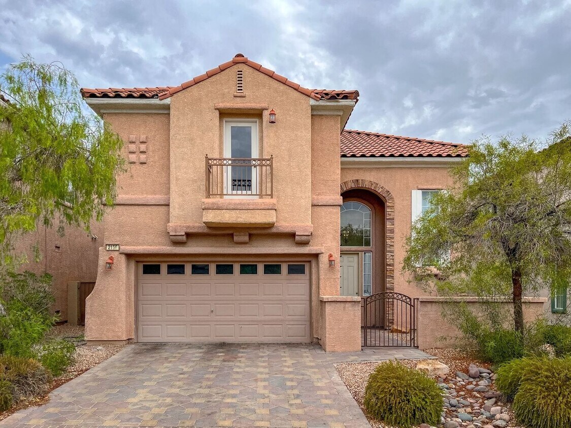 Foto principal - BEAUTIFUL 3 BEDS 2.5 BATHS 2 STORY HOME IN...