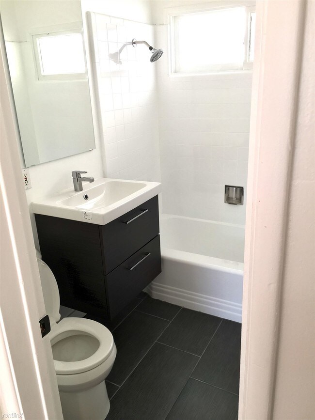 Building Photo - 1 br, 1 bath Apartment - 3466 Glendon Avenue