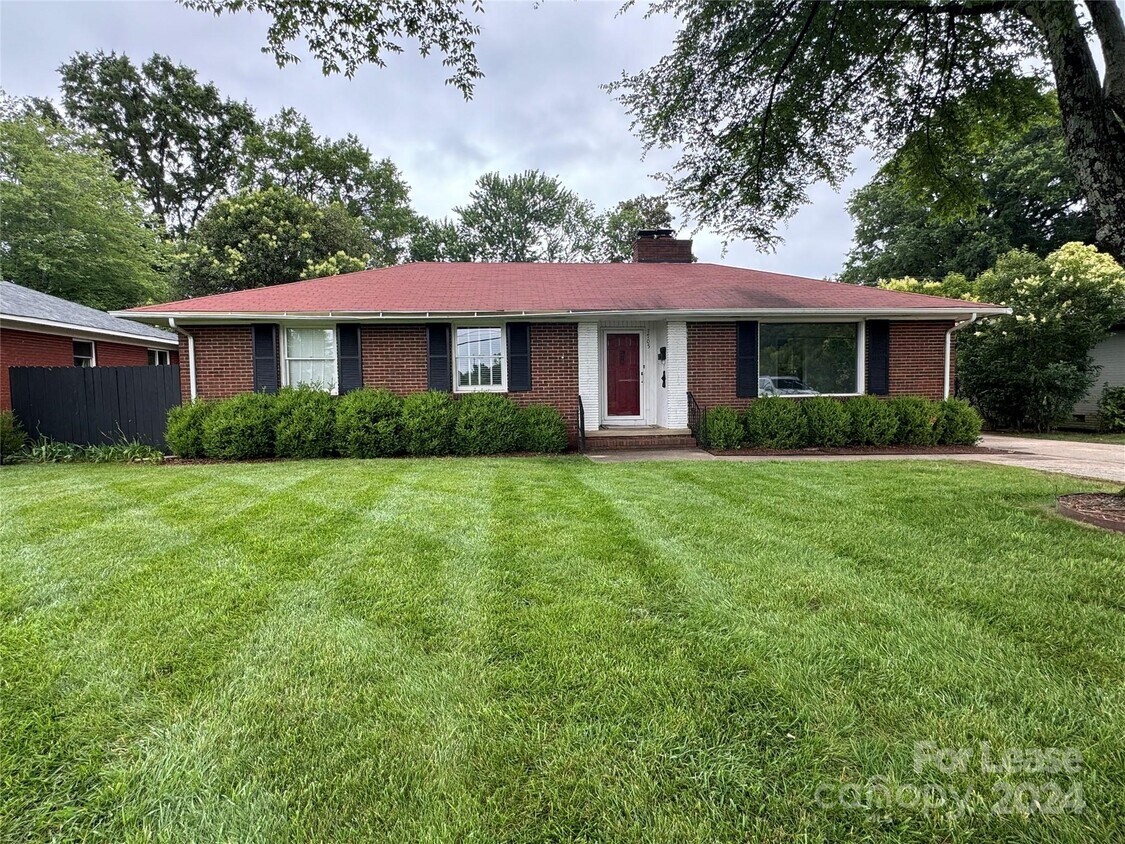 Primary Photo - 1705 Tyvola Rd