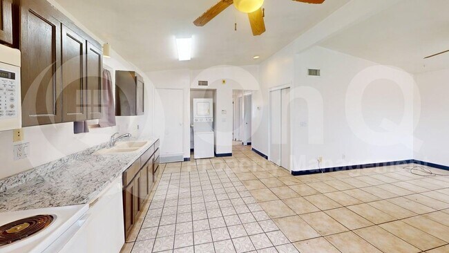 Building Photo - 742 E Lester St