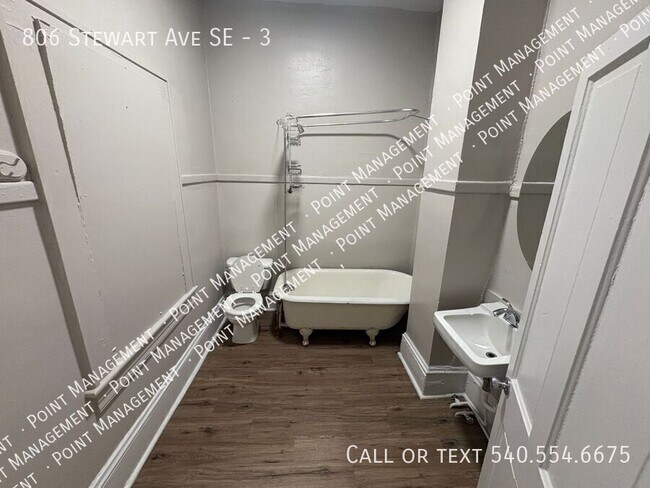 Foto del edificio - 806 Stewart Ave SE