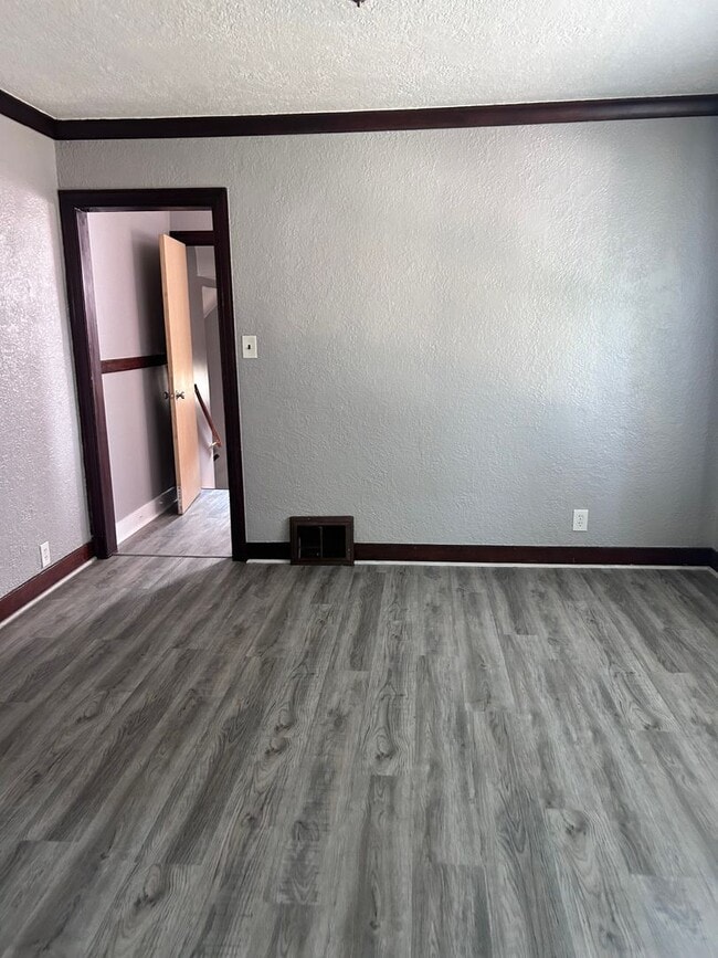 Foto del edificio - For Rent – 2 Bedroom | 1 Bathroom Aurora, IL 60505