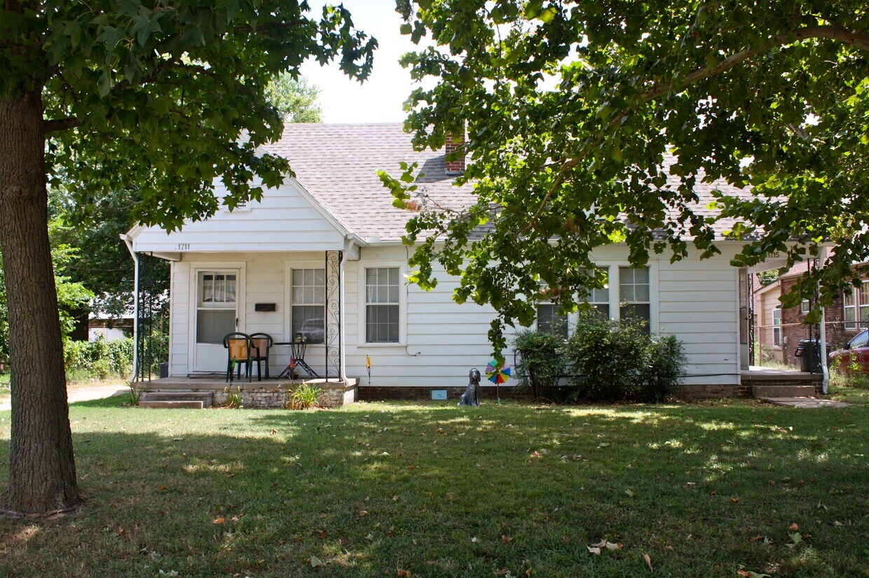 Foto principal - 1715 S Jamestown Ave