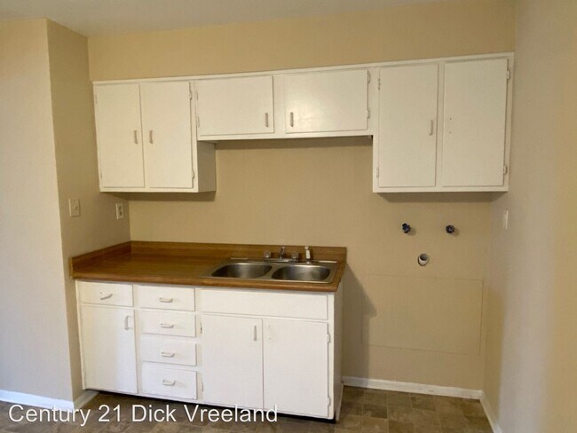 Foto del edificio - 3 br, 1 bath House - 9605 Maple Road