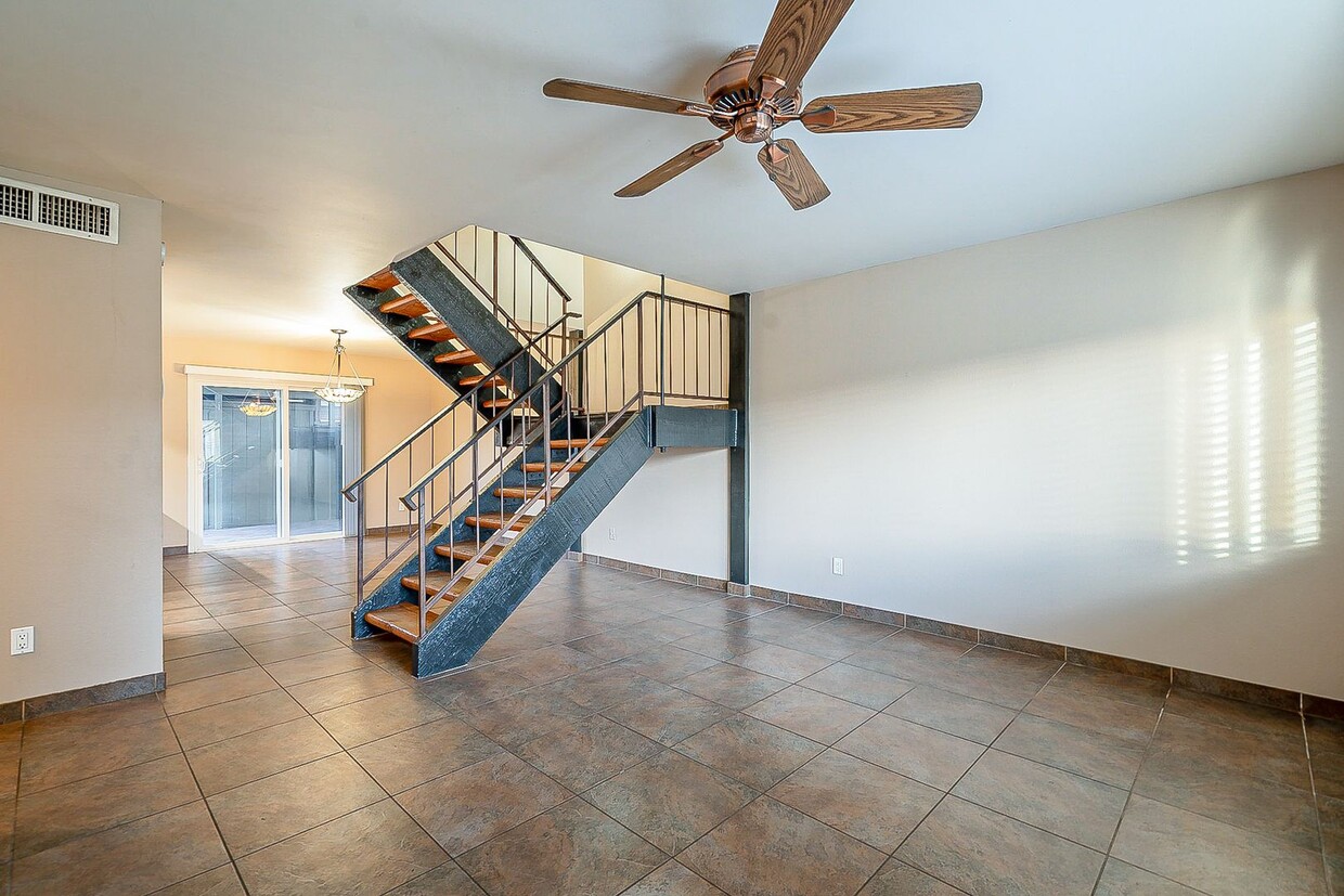 Primary Photo - Charming 3 bedroom townhome near everything!