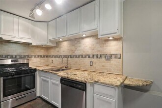 Building Photo - 880 Glendale Terrace NE