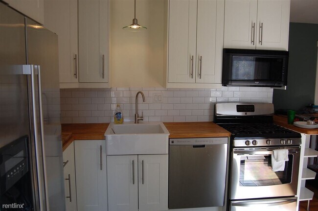 Building Photo - 3 br, 1 bath House - 2412 N Circle Dr