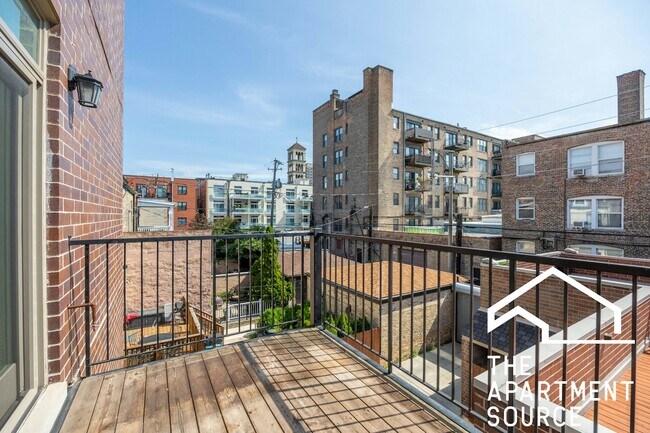 Building Photo - 4133 N Kenmore Ave