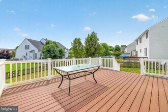 Building Photo - 33 Wild Rose Dr
