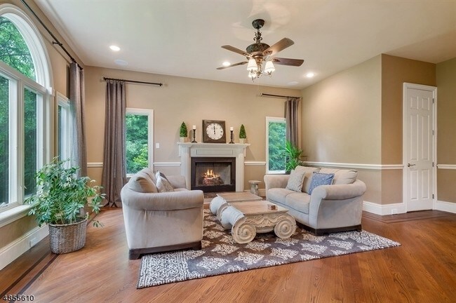 Foto del edificio - 40 Canoe Brook Ln